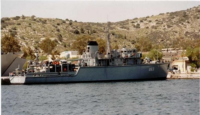 Πειραιάς: Εμπορικό πλοίο συγκρούστηκε με πλοίο του Πολεμικού Ναυτικού - Το πολεμικό έχει πάρει κλίση